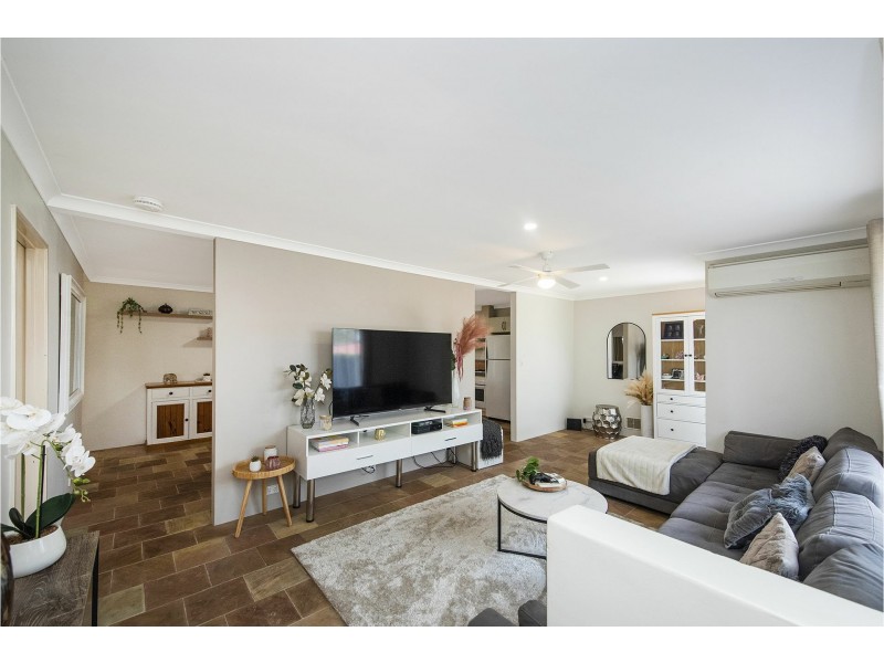 33 Amethyst Place, Maida Vale WA 6057