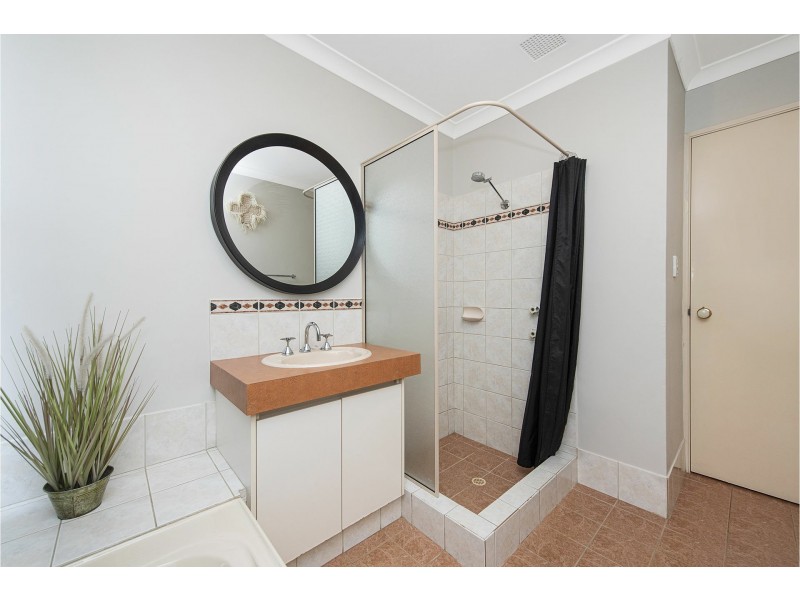 33 Amethyst Place, Maida Vale WA 6057