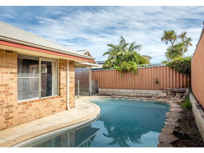 16 Camargue Green, Secret Harbour WA 6173