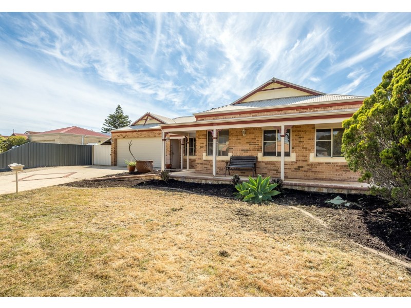 16 Camargue Green, Secret Harbour WA 6173