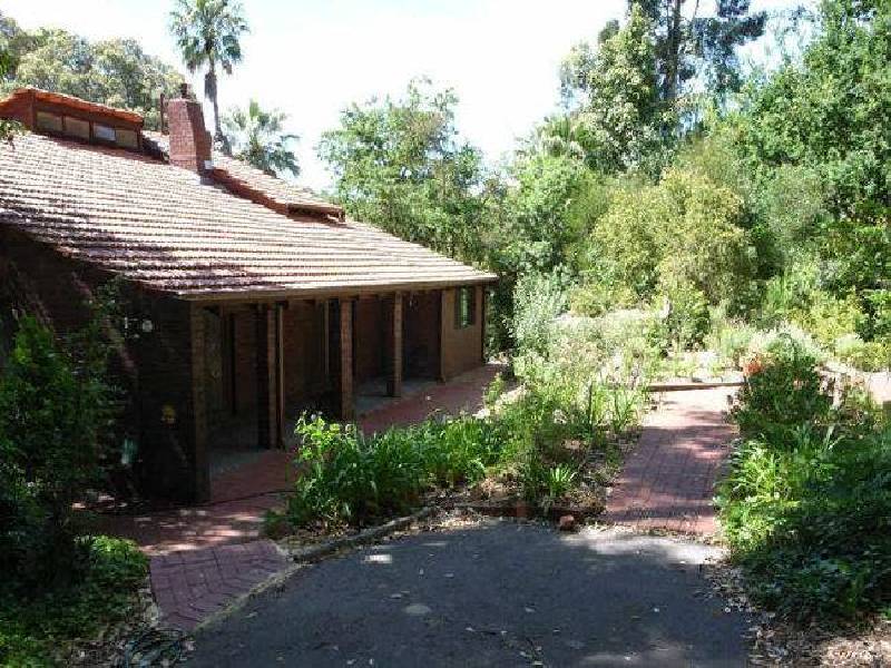 18 Robusta Road, Kalamunda WA 6076