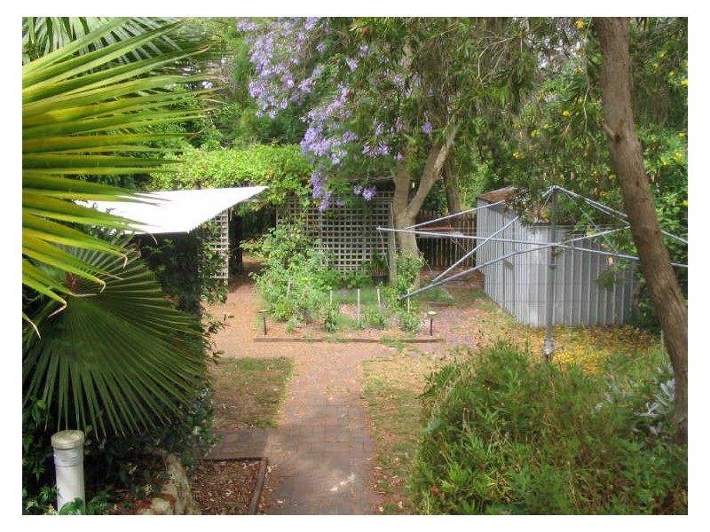 21 Gilroy Way, Lesmurdie WA 6076