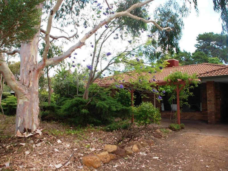 21 Carob Tree Place, Lesmurdie WA 6076