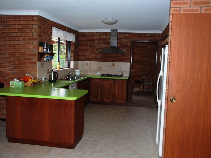 21 Carob Tree Place, Lesmurdie WA 6076