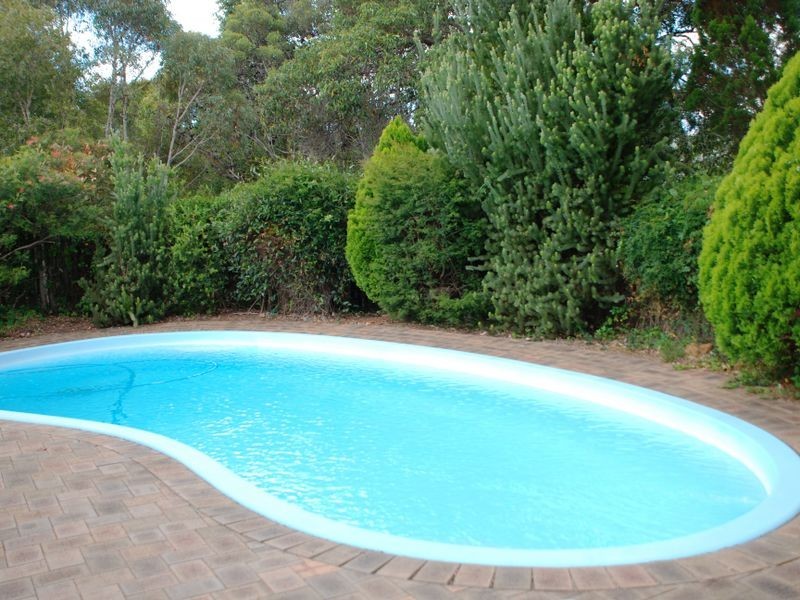 21 Carob Tree Place, Lesmurdie WA 6076