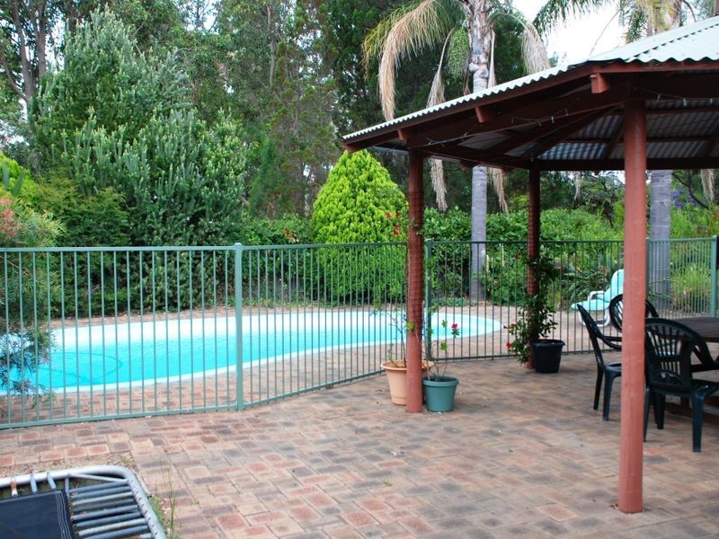 21 Carob Tree Place, Lesmurdie WA 6076