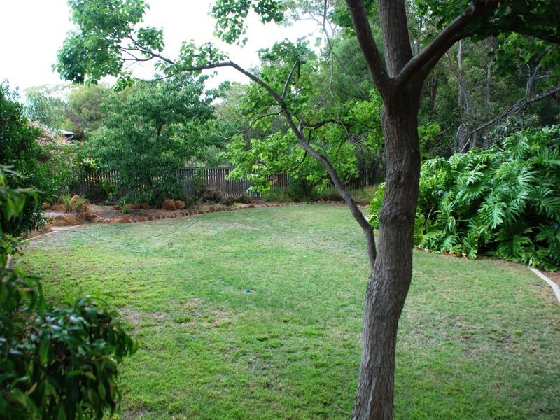 21 Carob Tree Place, Lesmurdie WA 6076