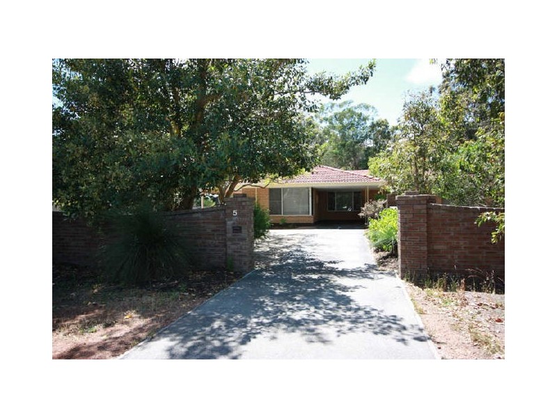 5 Anita Place, Lesmurdie WA 6076