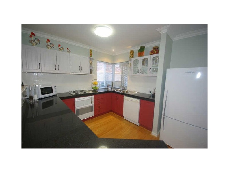 2/11 Brooks Street, Kalamunda WA 6076