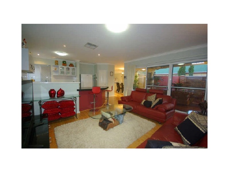 2/11 Brooks Street, Kalamunda WA 6076