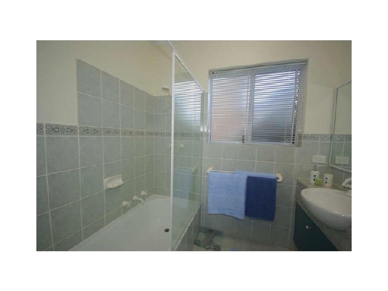 2/11 Brooks Street, Kalamunda WA 6076