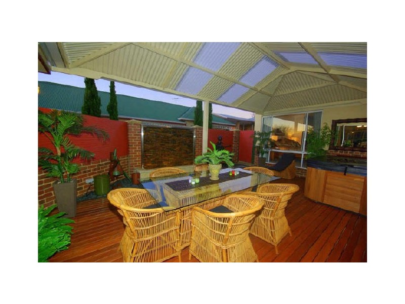 2/11 Brooks Street, Kalamunda WA 6076