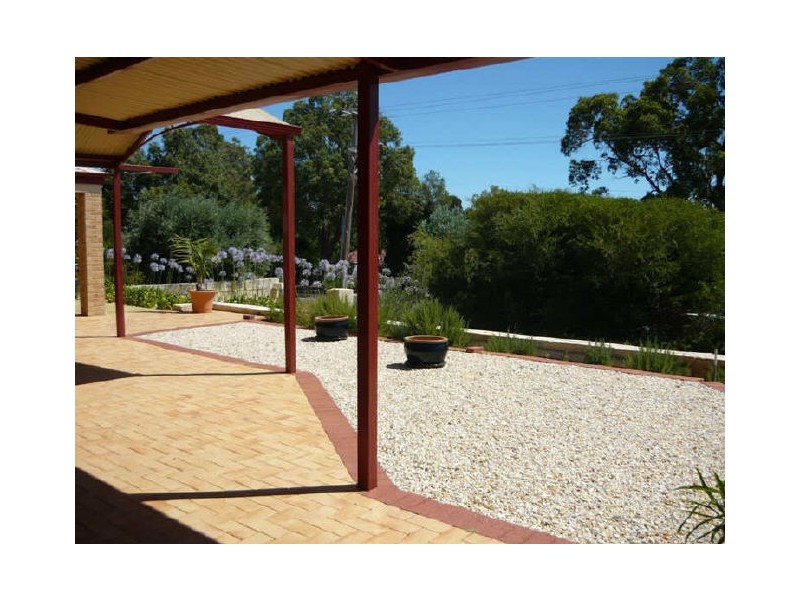 5 Lawnbrook Road West, Walliston WA 6076