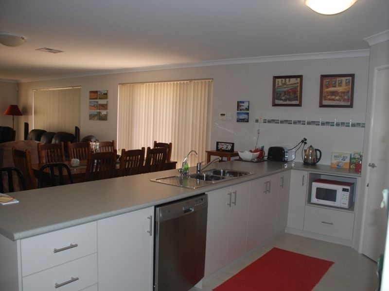 4/34 Central Road, Kalamunda WA 6076