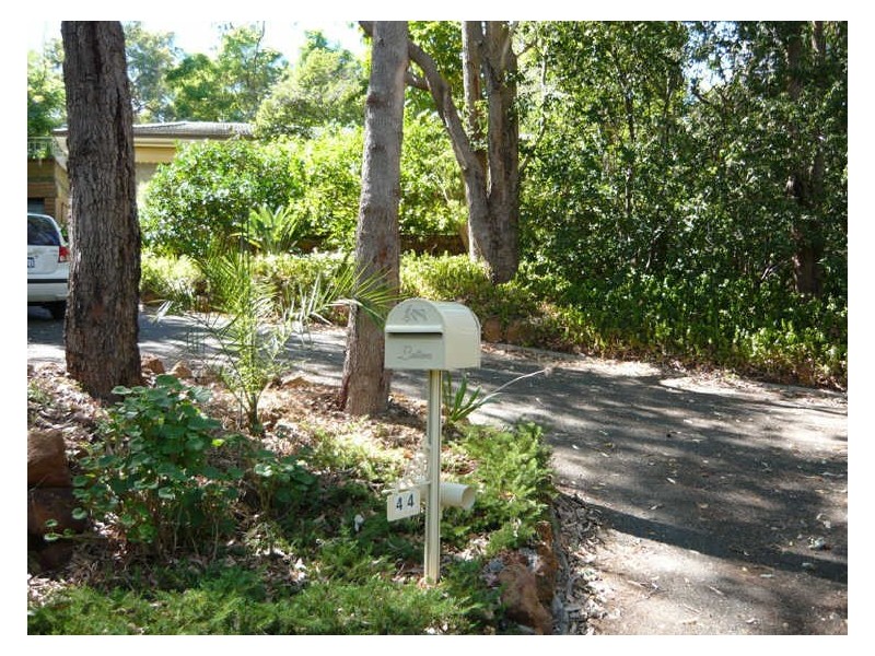 44 Ronneby Road, Lesmurdie WA 6076