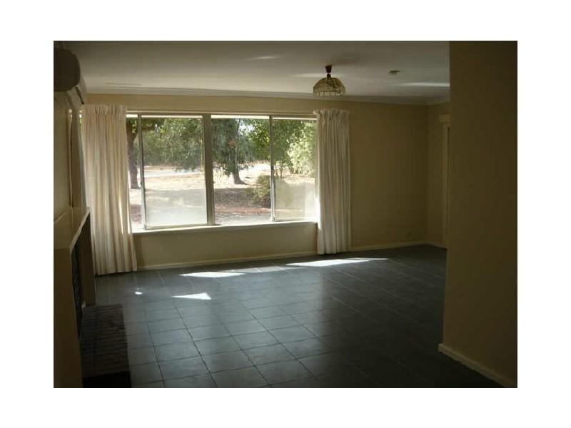 43 Falls Road, Lesmurdie WA 6076