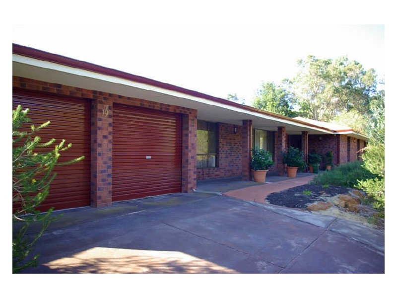 19 Holly Way East, Kalamunda WA 6076