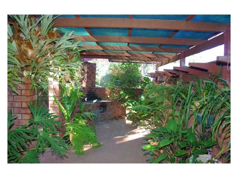 19 Holly Way East, Kalamunda WA 6076