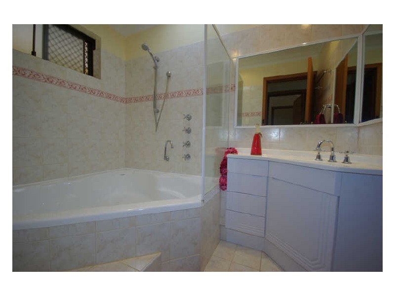 19 Holly Way East, Kalamunda WA 6076