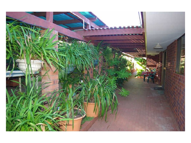 19 Holly Way East, Kalamunda WA 6076