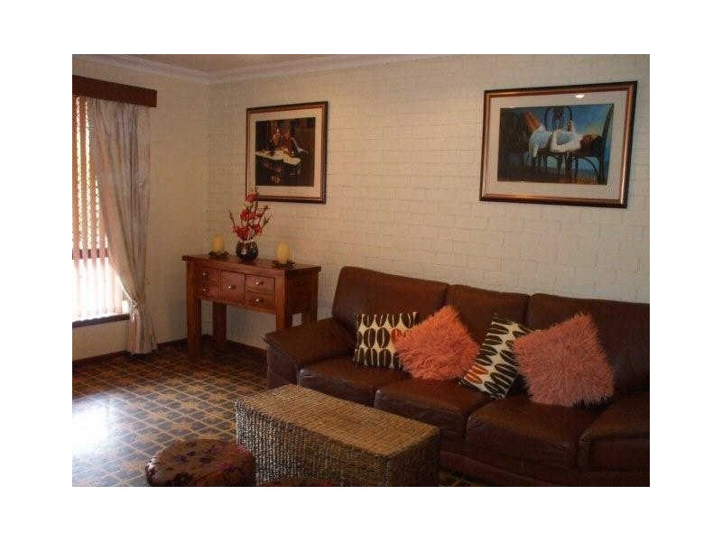 19 Holly Way East, Kalamunda WA 6076