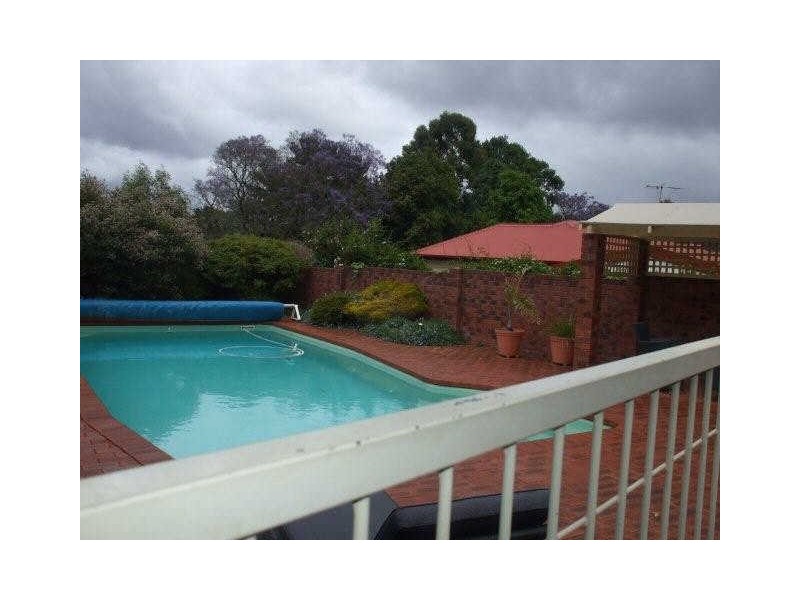 19 Holly Way East, Kalamunda WA 6076