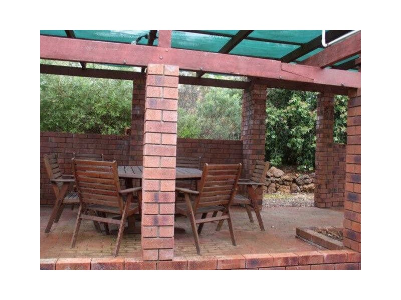 19 Holly Way East, Kalamunda WA 6076