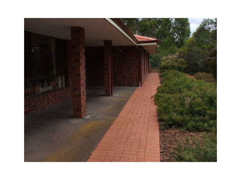 19 Holly Way East, Kalamunda WA 6076