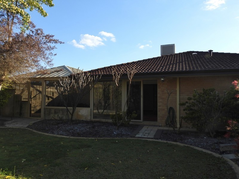 12 Darling Court, Maddington WA 6109