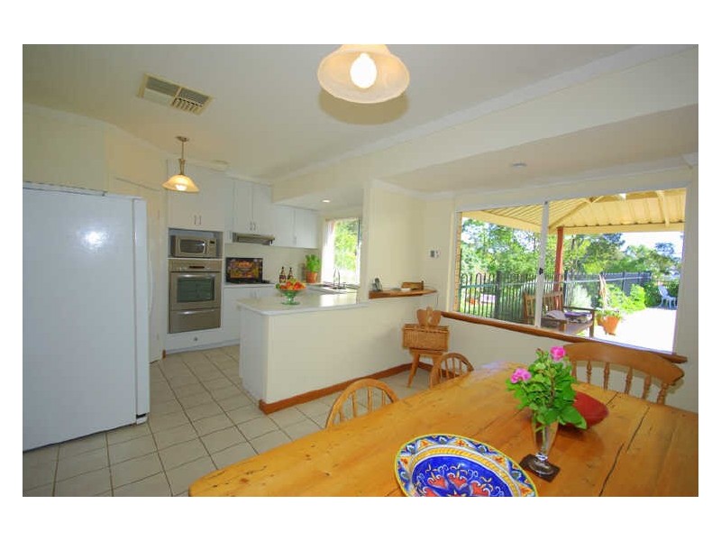 8 Peet Road, Kalamunda WA 6076