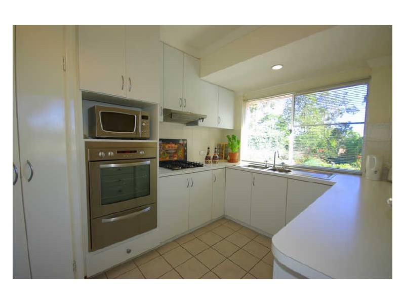 8 Peet Road, Kalamunda WA 6076