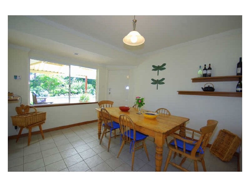 8 Peet Road, Kalamunda WA 6076