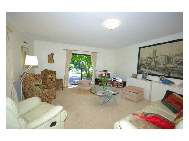 8 Peet Road, Kalamunda WA 6076