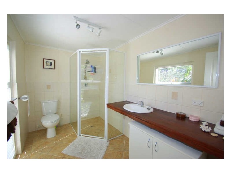 8 Peet Road, Kalamunda WA 6076