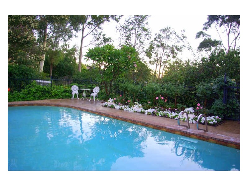 8 Peet Road, Kalamunda WA 6076