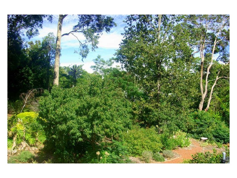 8 Peet Road, Kalamunda WA 6076