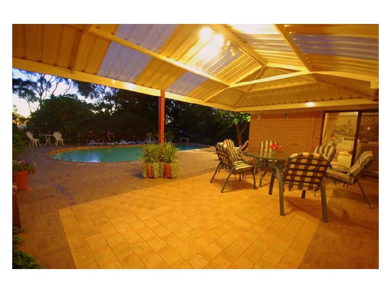 8 Peet Road, Kalamunda WA 6076