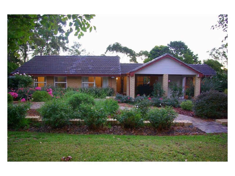 8 Peet Road, Kalamunda WA 6076