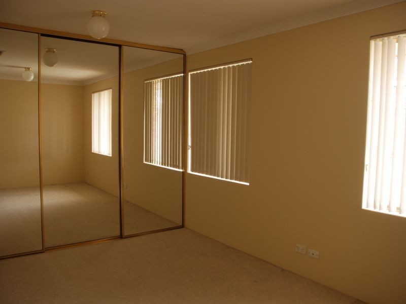 2 Schaffers Place, Thornlie WA 6108