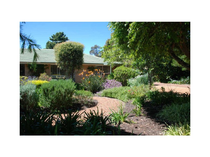 18a Malumba Crescent, Lesmurdie WA 6076