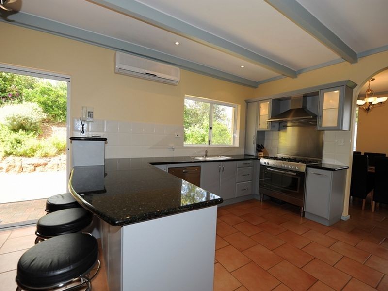 17 Girrawheen Drive, Gooseberry Hill WA 6076