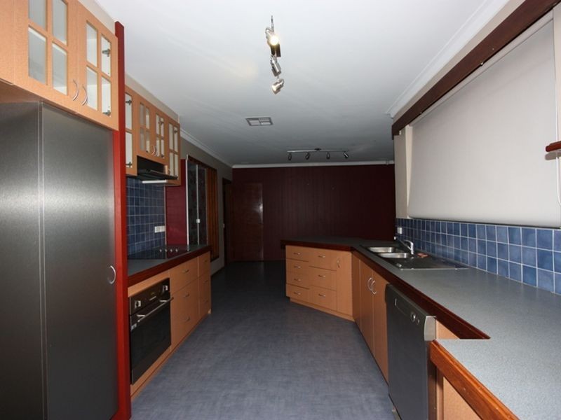 11 Regdel Road, Lesmurdie WA 6076