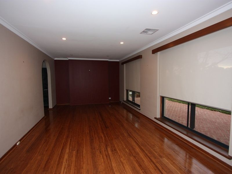 11 Regdel Road, Lesmurdie WA 6076