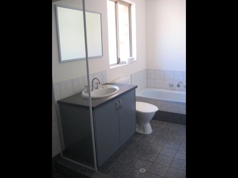 2/26A Mathoura Street, Midland WA 6056