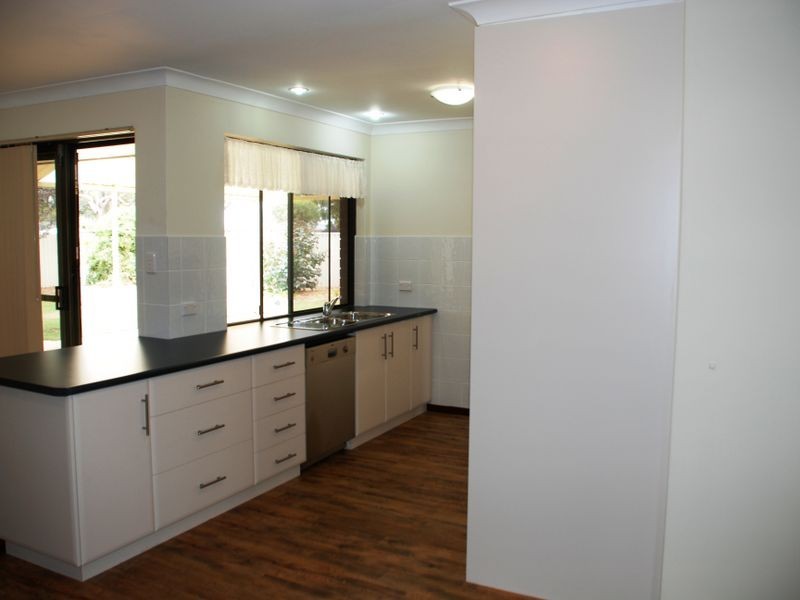 60 Pavetta Crescent, Forrestfield WA 6058