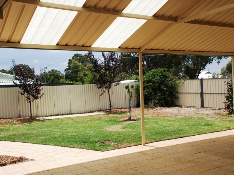 60 Pavetta Crescent, Forrestfield WA 6058