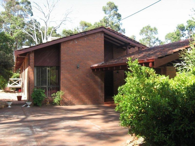 2 Robusta Road, Kalamunda WA 6076