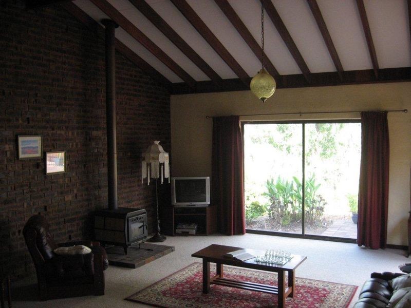 2 Robusta Road, Kalamunda WA 6076