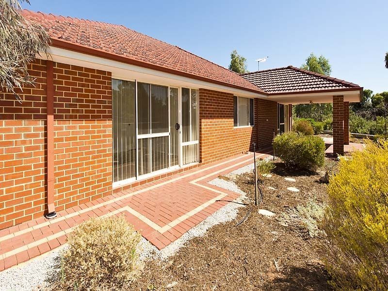 88 Lambertia Crescent, High Wycombe WA 6057