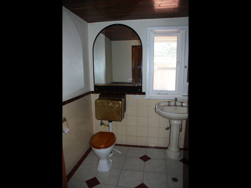 11 Spring Avenue, Midland WA 6056